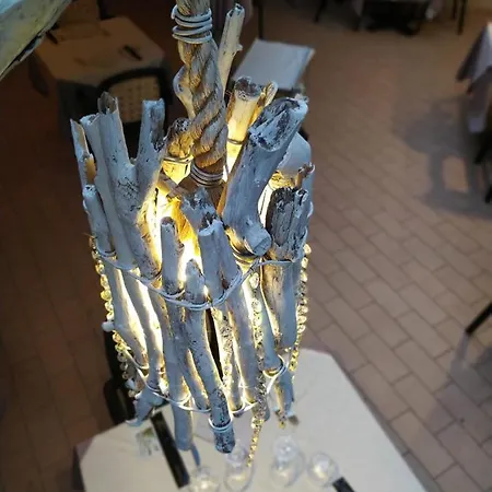 Oda ve Kahvaltı Frasca 3*